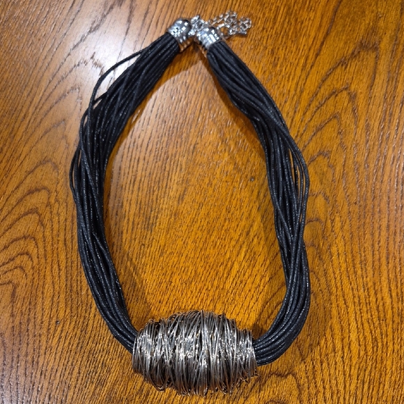 Elegant Black and Silver Necklace - Picture 1 of 3